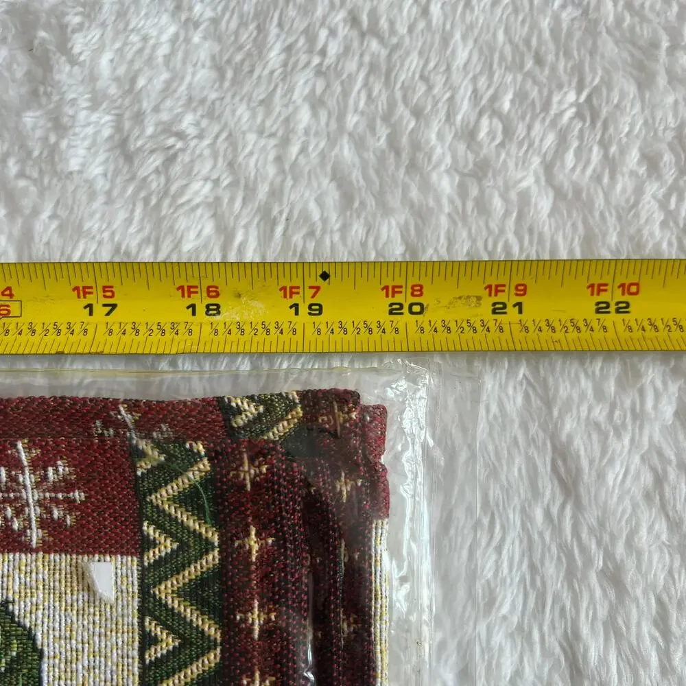 Reindeer Present Christmas Tree Tapestry Table‎ Runner 59in Long and 4 Placemats